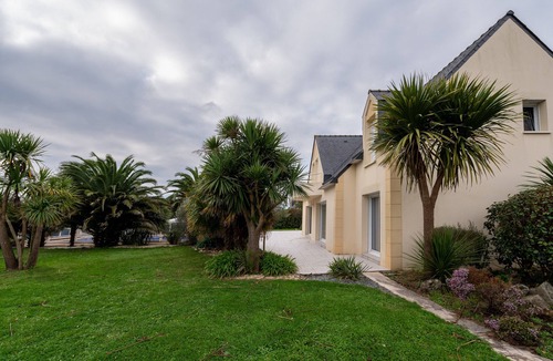 Plouharnel Villa | Villa '- Piscine Chauffée, Jacuzzi' with Private Pool, Private Terrace and Wi-Fi