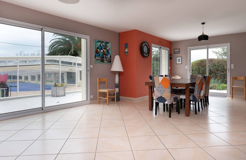 Plouharnel Villa | Villa '- Piscine Chauffée, Jacuzzi' with Private Pool, Private Terrace and Wi-Fi