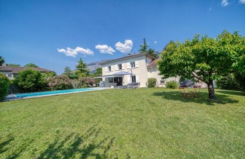 Saint-Ismier Villa | Villa Piscine Eau Salée avec jeux multiples