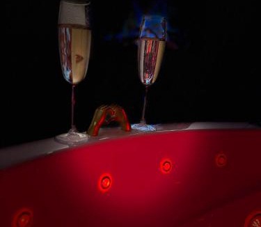Centre Ville Villa | Villa Romance Intime Prestige -Jacuzzi Privatif, , Table a massage , Fauteuil tantra, Balançoire romantique