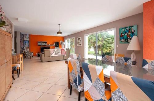 Plouharnel Villa | Villa spacieuse à Plouharnel avec piscine et jacuzzi