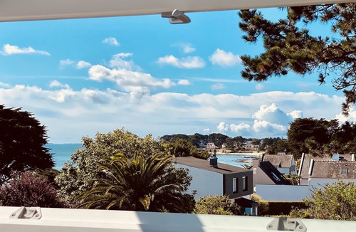 Saint-Pierre-Quiberon Villa | Villa with sea view, white sandy beach 50 m away, no road to cross.