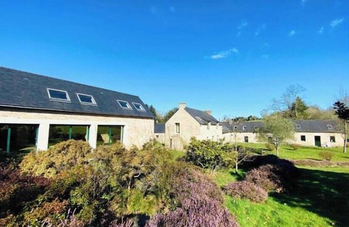 Ploerdut House | Villa with a View of the Garden and a Private Pool at Domaine de Coat Cren
