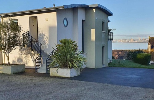Plougastel-Daoulas House | Villa with high terrace and panoramic sea views