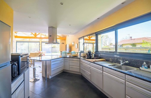 Leon House | Villa with private pool on the shores of Lake Leon