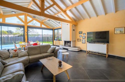 Leon House | Villa with private pool on the shores of Lake Leon