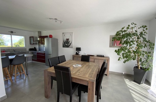 Groix House | Villa with sea view, heated swimming pool