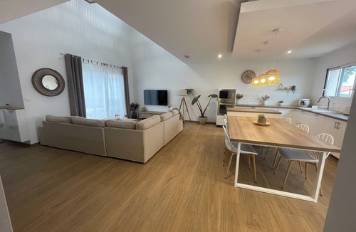 Thuir Villa | Villa with swimming pool and pétanque court between sea and mountains