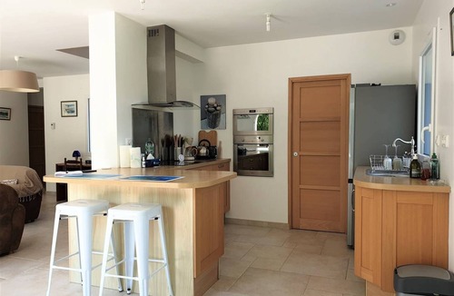 Tregastel House | Villa with WIFI, garden, 700m from the beach in TREGASTEL