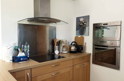 Tregastel House | Villa with WIFI, garden, 700m from the beach in TREGASTEL