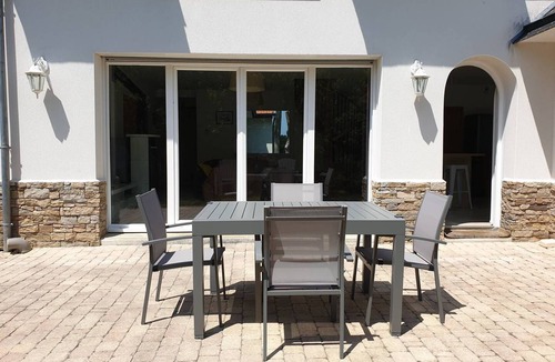 Tregastel House | Villa with WIFI, garden, 700m from the beach in TREGASTEL