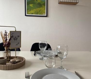 Lempdes Apartment | Volcan Ocre-4 pers-Spacieux et chaleureux - Parking privatif - Proches axes, commerces et services - Check in 24-24