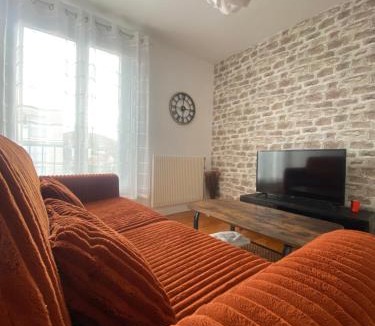 Lempdes Apartment | Volcan Ocre-4 pers-Spacieux et chaleureux - Parking privatif - Proches axes, commerces et services - Check in 24-24