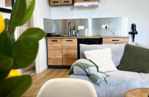 Ploumagoar Apartment | Voyageur - Vidéoprojecteur - Terrasse - 5min gare