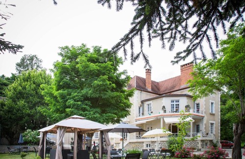 Excideuil Bed & Breakfast | Vue du Château d'Excideuil en chambres