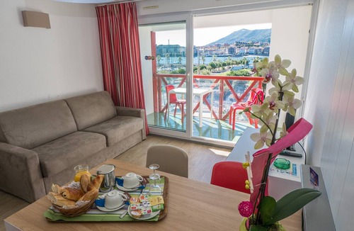 Hendaye Condo | Vue sur le Port | Studio Cabine à 50m de la Plage