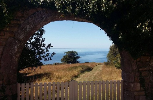 Saint-Gildas-de-Rhuys House | Walking distance to beach, bicycles available 3* family home: sleeps 9