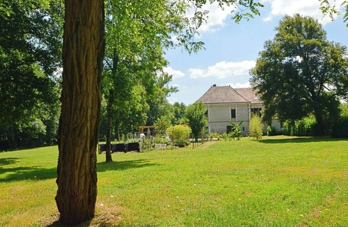 Saint-Medard-d'Excideuil Villa | Walking distance to Excideuil (restaurants, bakeries, shops & excellent weekly market)