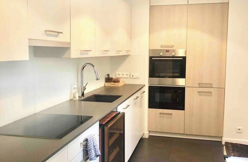 Quartier de la Porte-Saint-Denis Apartment | Warm and Beautiful Paris Home! Good News