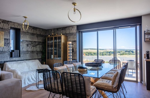 Saint-Chely-d'Aubrac Cottage | Warm, modern Buron with views of the Aubrac mountains