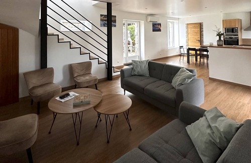 Trebeurden House | Warm, modern house 50m from the sea