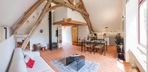 Thury House | Water Mill - Private Lake - Fiber Wifi - Burgundy