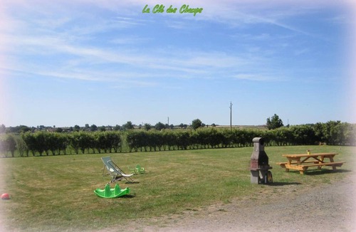 Pierrefitte-sur-Loire Cottage | Waterfront Chalets with Terrace, Pets Allowed