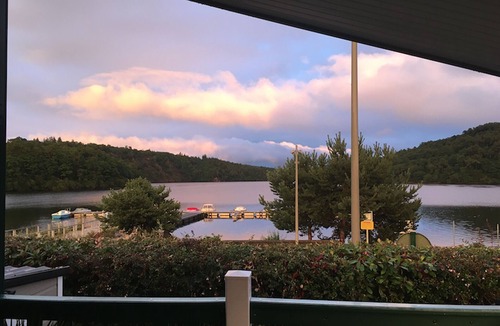 Caurel Ski Chalet | Waterfront chalet on LAC DE GUERLÉDAN - BRITTANY