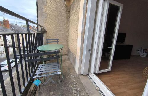 Chateauroux Apartment | Welcome Home Parking, terrasse