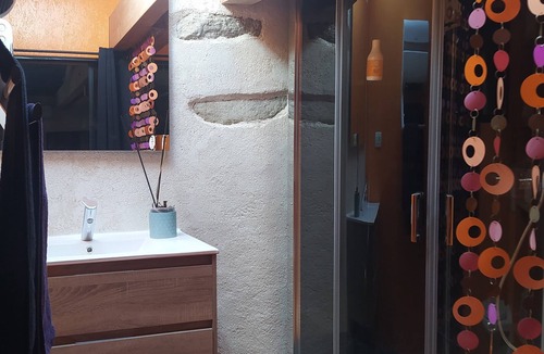 Rouffiac-d'Aude Apartment | Welcome to l'atelier, a comfortable loft equipped for a pleasant stay.