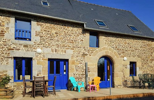 Sougeal House | Welcome to this colourful and family-friendly holiday home with pool.