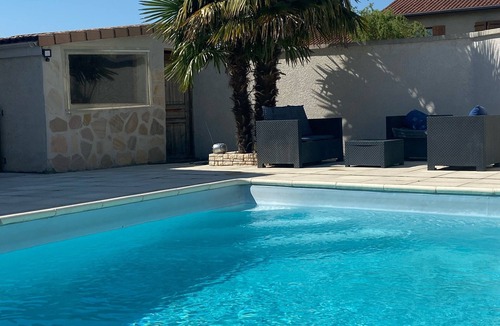 Anneyron House | Whole house 8 pl 4 bd near Peaugres zoo with swimming pool