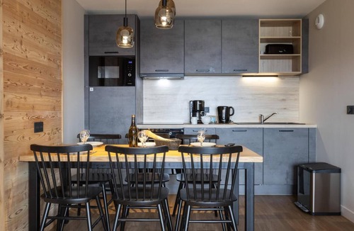 Risoul Apartment | Wifi, 250m from shops, swimming pool, balcony, ski locker, 82-92m², Risoul