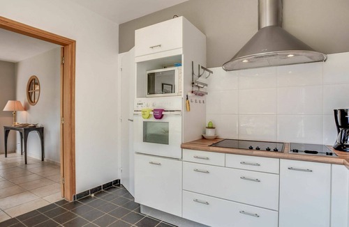 Carnac House | Wonderful private villa for 10 guests with WIFI, TV, terrace and pets allowed