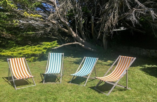 Carnac House | Wonderful private villa for 10 guests with WIFI, TV, terrace and pets allowed
