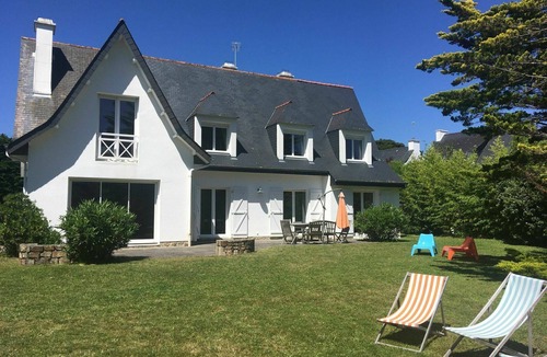 Carnac House | Wonderful private villa for 10 guests with WIFI, TV, terrace and pets allowed
