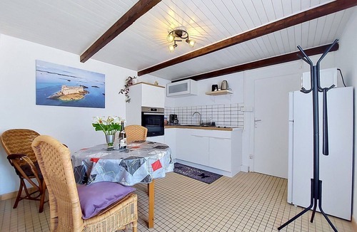 Plounevez-Lochrist House | Wonderful private villa for 2 guests with pets allowed