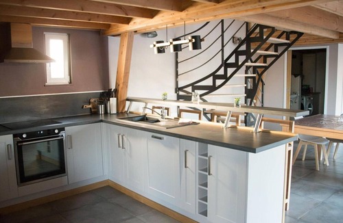 Hasnon Cottage | Wooden chalet in Hasnon, tranquility and comfort with terrace and garden