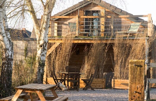 Hasnon Cottage | Wooden chalet in Hasnon, tranquility and comfort with terrace and garden
