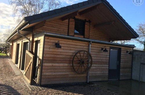 Hasnon Cottage | Wooden chalet in Hasnon, tranquility and comfort with terrace and garden