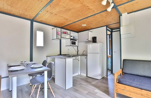 Saint-Paul-les-Dax Ski Chalet | XL 3-Room Chalet for 4–6 People + TV