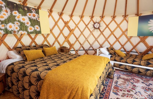 Laprugne House | Yourtissimo - La Maison Rouge