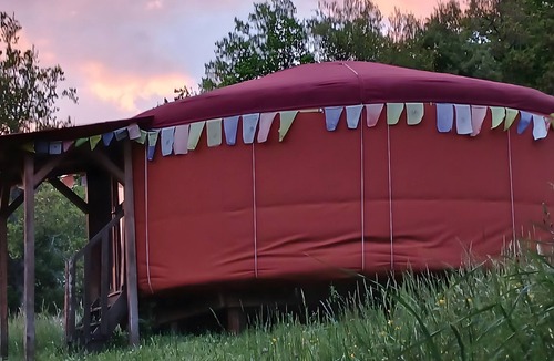 Beaulieu Bed & Breakfast | “Yurt” Guest Room with Mountain View and Shared Garden