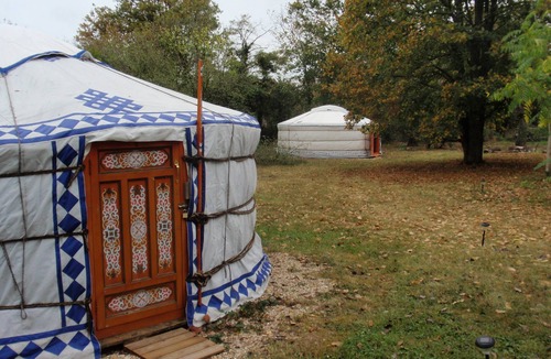 Villeneuve-sur-Yonne Cottage | Yurt yurt couple or family (price base 1 yurt 2 people)