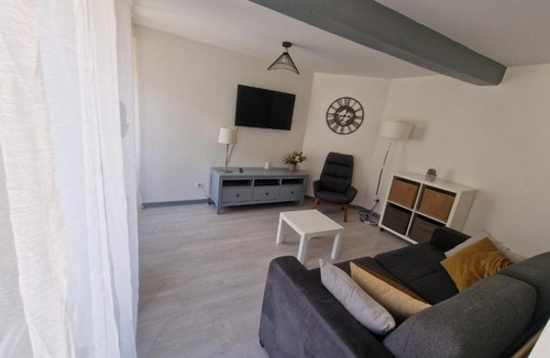 Aillant-sur-Tholon Apartment | Zéline