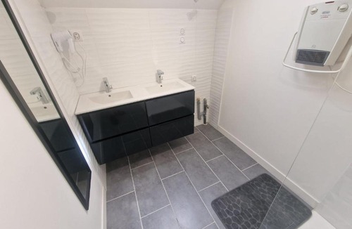 Aillant-sur-Tholon Apartment | Zéline