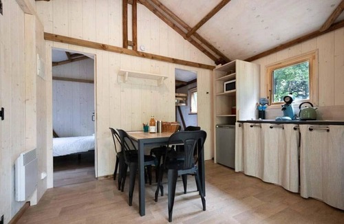Bar-sur-Aube House | ZEcamping 2 étoiles piscine couverte dog friendly jacuzzi locatif BBQ 27m2