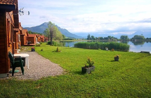 La Freissinouse Ski Chalet | ZEcamping 2 étoiles animaux acceptés snack-bar et vue lac