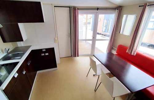 Sauxillanges House | ZEcamping 3 étoiles piscine pet friendly club enfant tente 27m2 4 pers