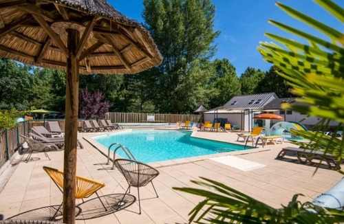 Florac House | ZEcamping 3 étoiles animé piscine chauffée chiens acceptés locatif TV